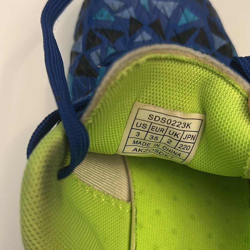 Indoor Soccer Cleats/ Shoes by Dream Pairs Blue and Green Pattern Kids Size 3 - Picture 5 of 6